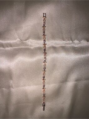 AVON Pink and Silver Linked Bracelet with Pink Stones💕